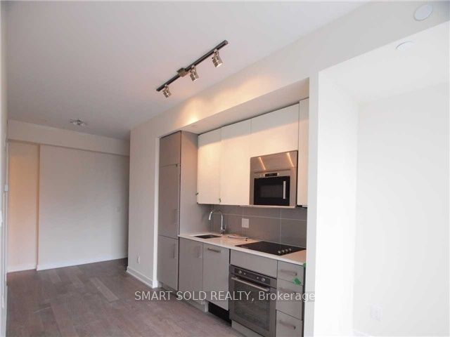 1306 - 17 Dundonald St