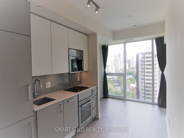 1306 - 17 Dundonald St