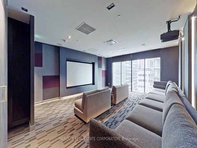 505-MainBR - 330 Richmond St W
