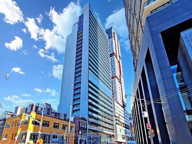 505-MainBR - 330 Richmond St W
