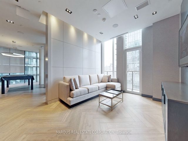 505-MainBR - 330 Richmond St W