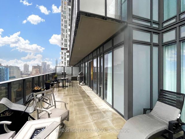 505-MainBR - 330 Richmond St W