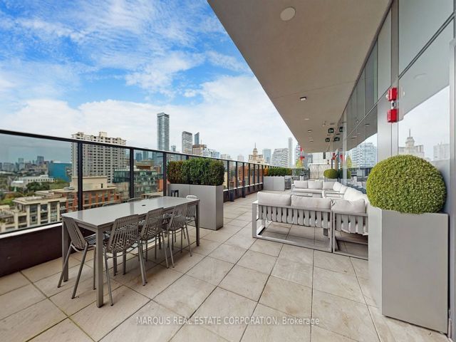 505-MainBR - 330 Richmond St W