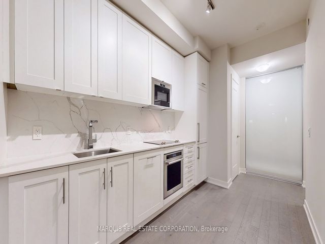 505-MainBR - 330 Richmond St W