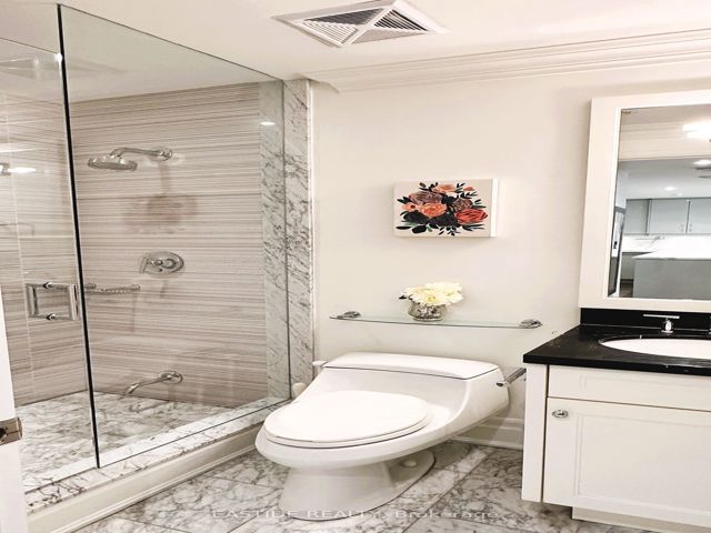 303 - 68 Yorkville Ave