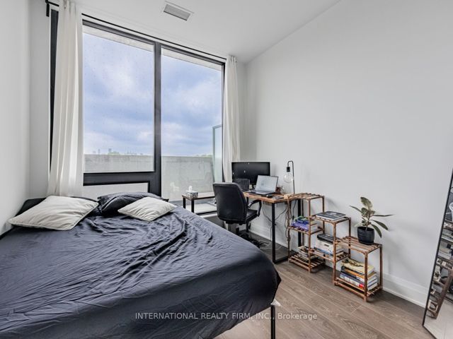 207 - 33 Frederick Todd Way  W