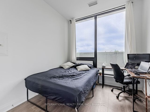 207 - 33 Frederick Todd Way  W