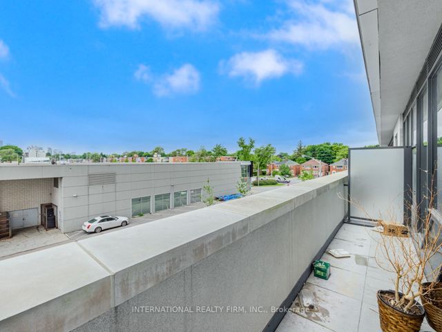 207 - 33 Frederick Todd Way  W