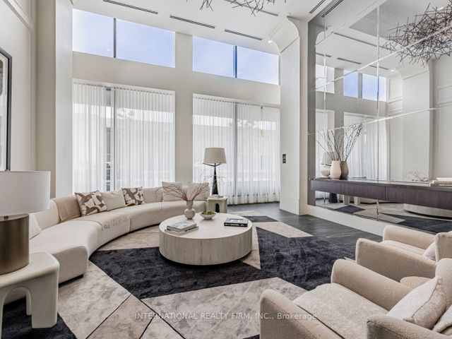 207 - 33 Frederick Todd Way  W