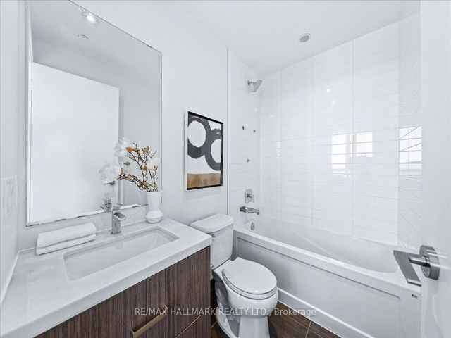 1811 - 501 St Clair Ave W