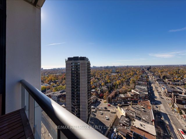 1811 - 501 St Clair Ave W