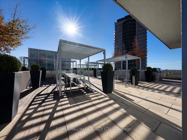 1811 - 501 St Clair Ave W
