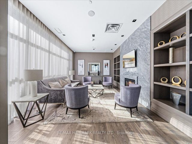 1811 - 501 St Clair Ave W