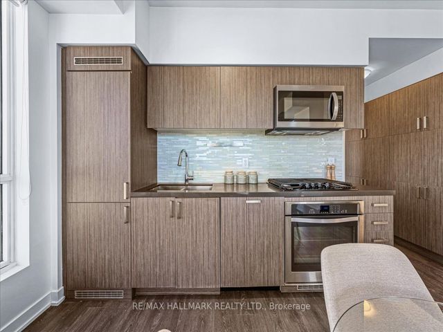 1811 - 501 St Clair Ave W