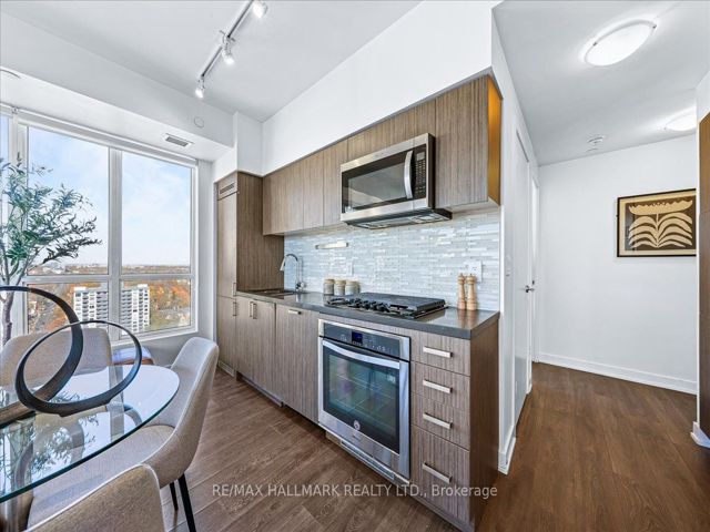 1811 - 501 St Clair Ave W