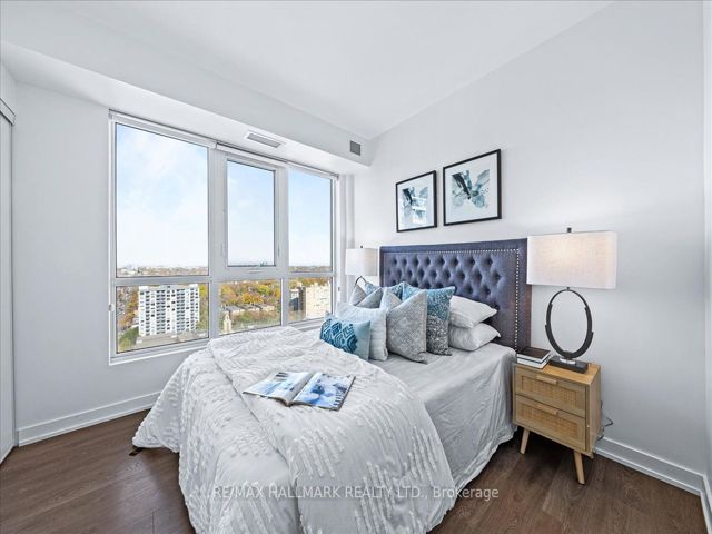1811 - 501 St Clair Ave W