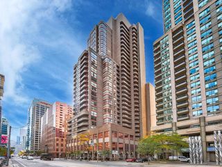 605 - 736 Bay St