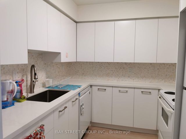 504 - 18 Hillcrest Ave