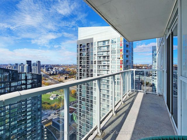 4012 - 75 Queens Wharf Rd