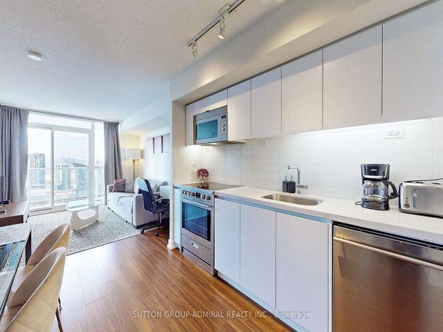 4012 - 75 Queens Wharf Rd