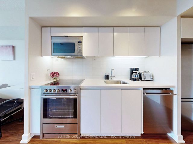 4012 - 75 Queens Wharf Rd
