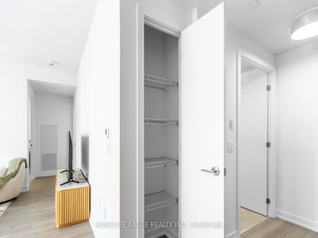 1403 - 357 King St W