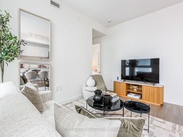 1403 - 357 King St W
