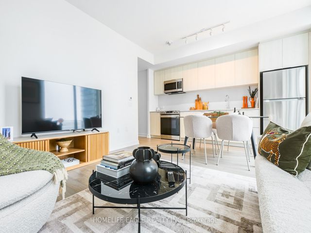 1403 - 357 King St W