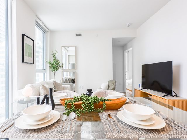 1403 - 357 King St W