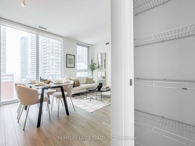 1403 - 357 King St W