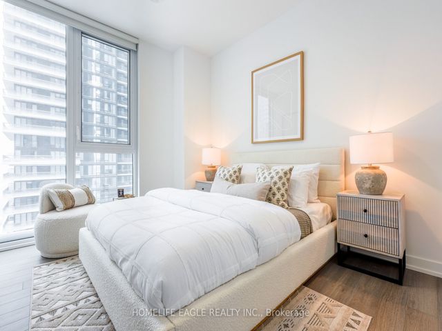 1403 - 357 King St W