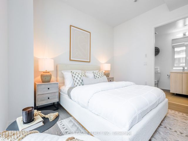 1403 - 357 King St W