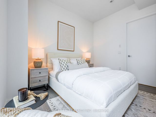 1403 - 357 King St W