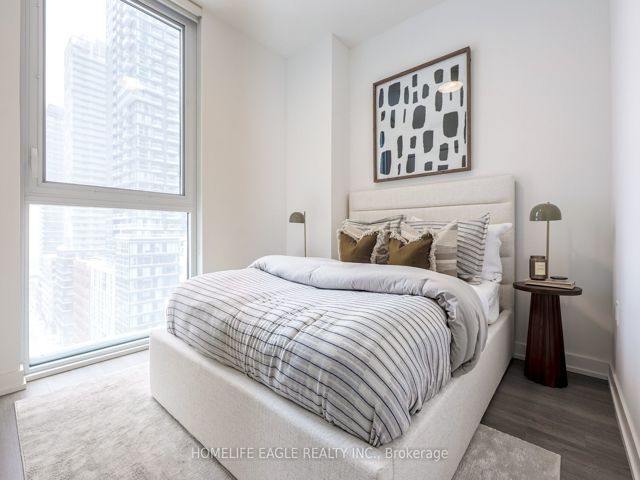 1403 - 357 King St W