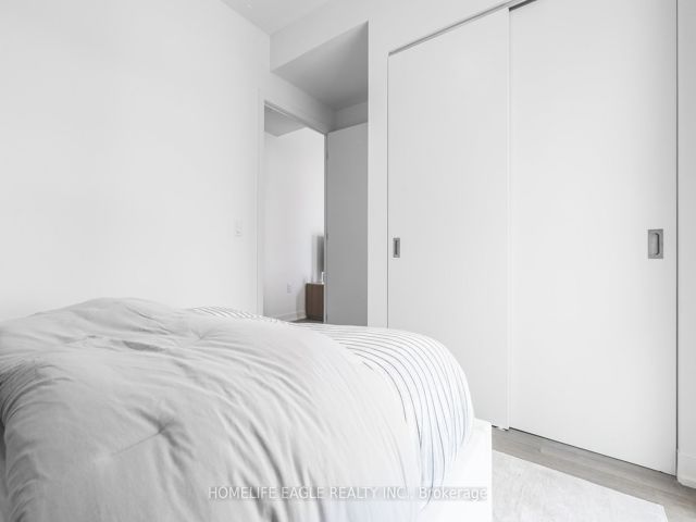 1403 - 357 King St W