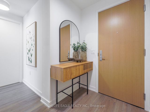 1403 - 357 King St W