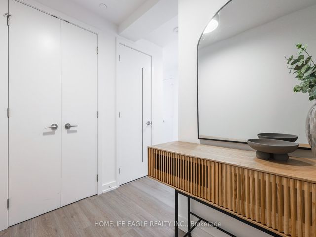 1403 - 357 King St W