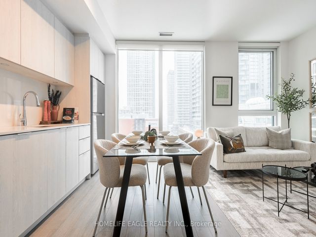 1403 - 357 King St W