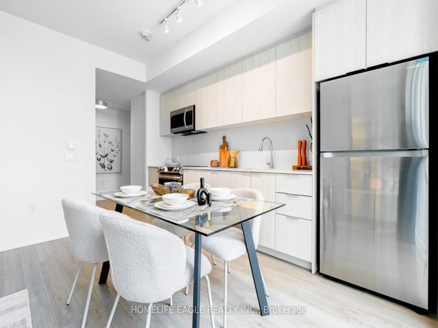 1403 - 357 King St W