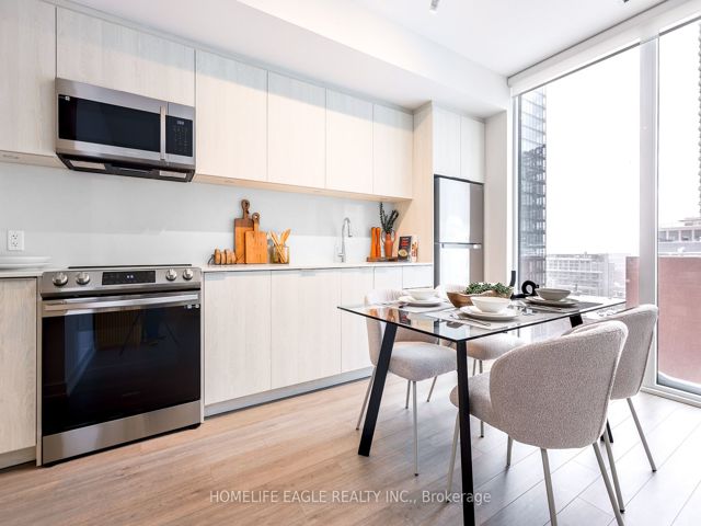 1403 - 357 King St W