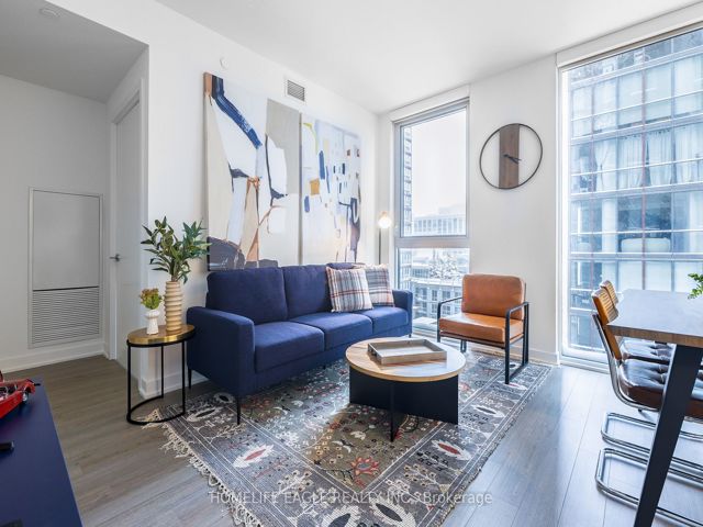 1108 - 357 King St W