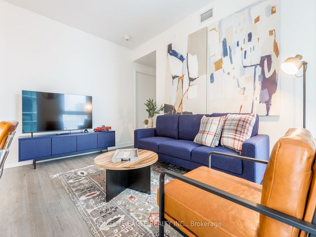 1108 - 357 King St W
