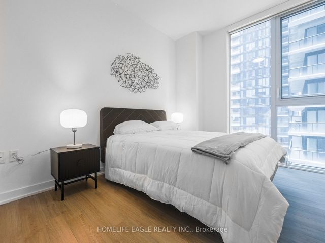 1108 - 357 King St W