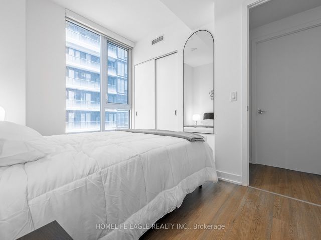 1108 - 357 King St W