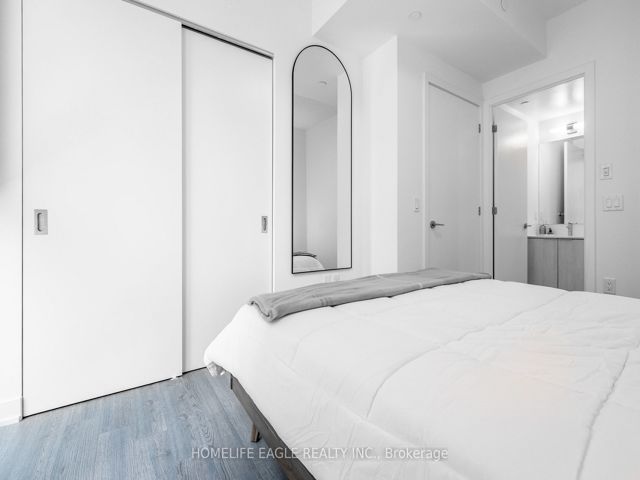 1108 - 357 King St W