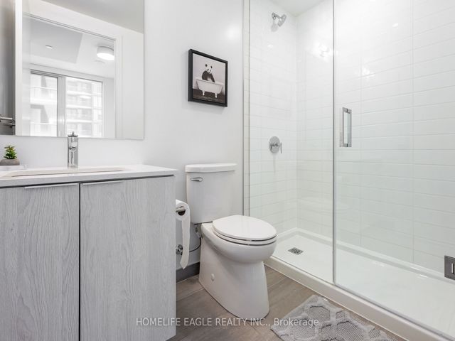 1108 - 357 King St W