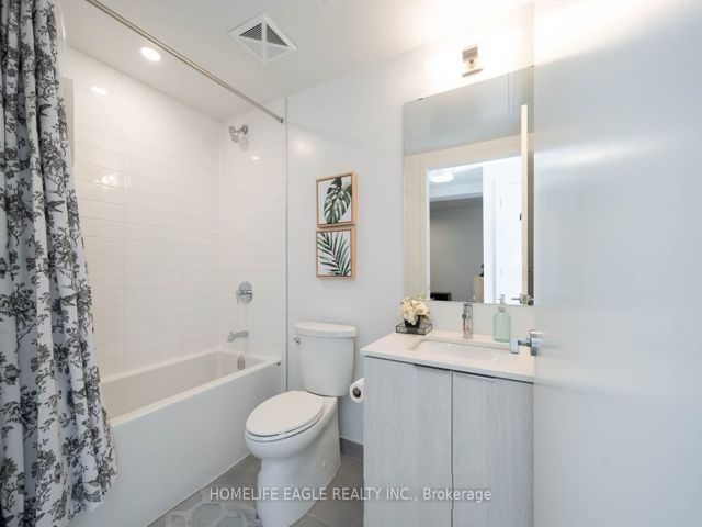 1108 - 357 King St W