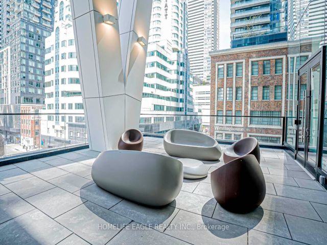 1108 - 357 King St W