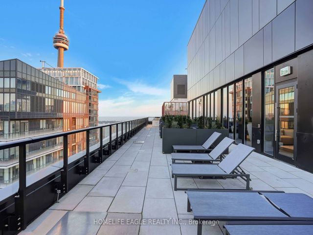1108 - 357 King St W