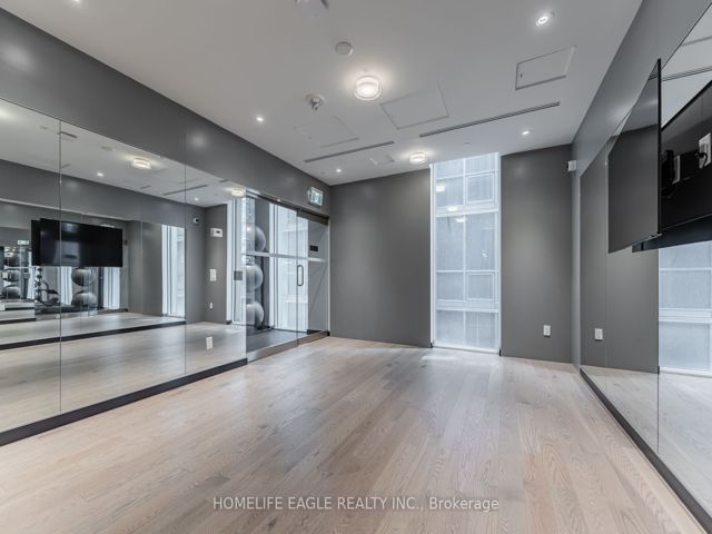 1108 - 357 King St W